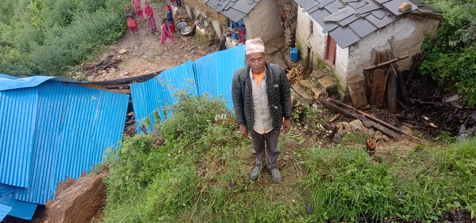 केदारस्युँ गाउँपालिका उपाध्यक्ष धामीले गरिन् पहिरो पिडितको घरमा एक हप्ताभित्र राहत पुर्याउने प्रतिबद्धता